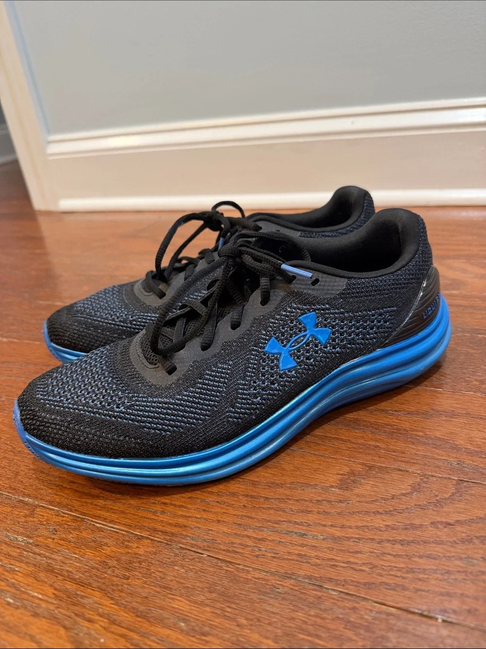 Under Armour Men’s liquify size 9